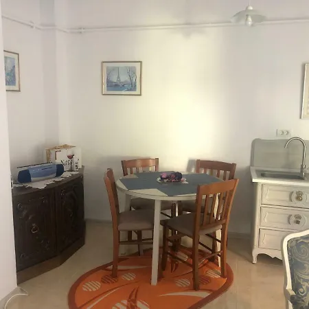 Adina Apartment Mamaia